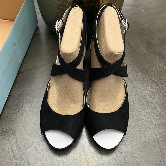 LIFESTRIDE Allison Strappy Dress Sandals - Picture 6 of 10